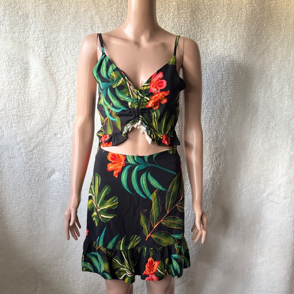 THE ONE Tropical Floral Two-Piece Set Sz M slightly used